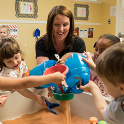 kids at sensory table